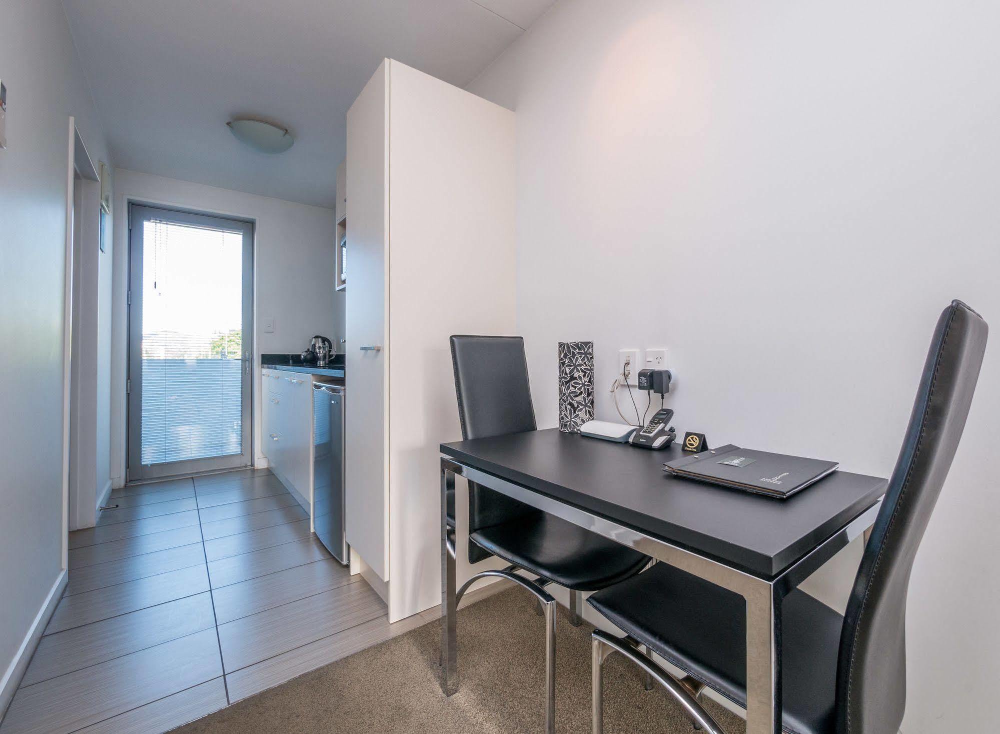 Bellano Motel Suites Christchurch Kültér fotó A typical studio apartment