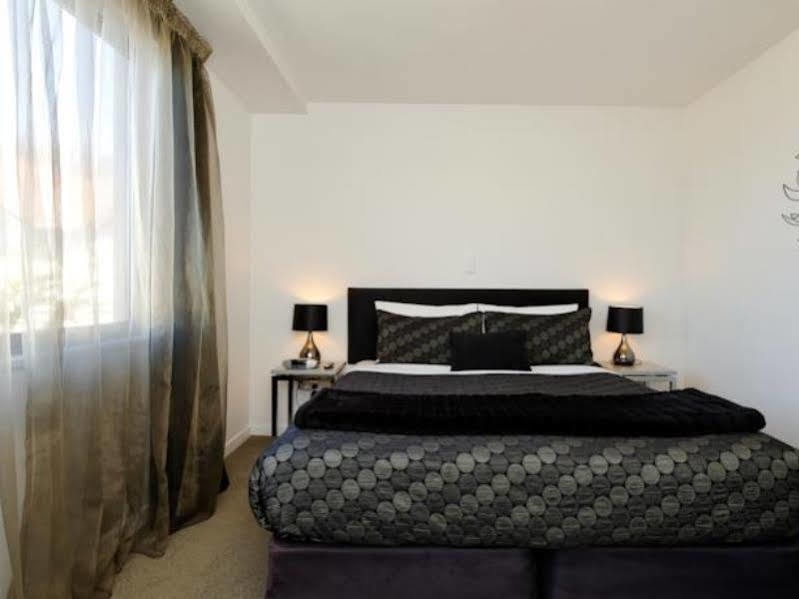 Bellano Motel Suites Christchurch Kültér fotó A bedroom at the hotel