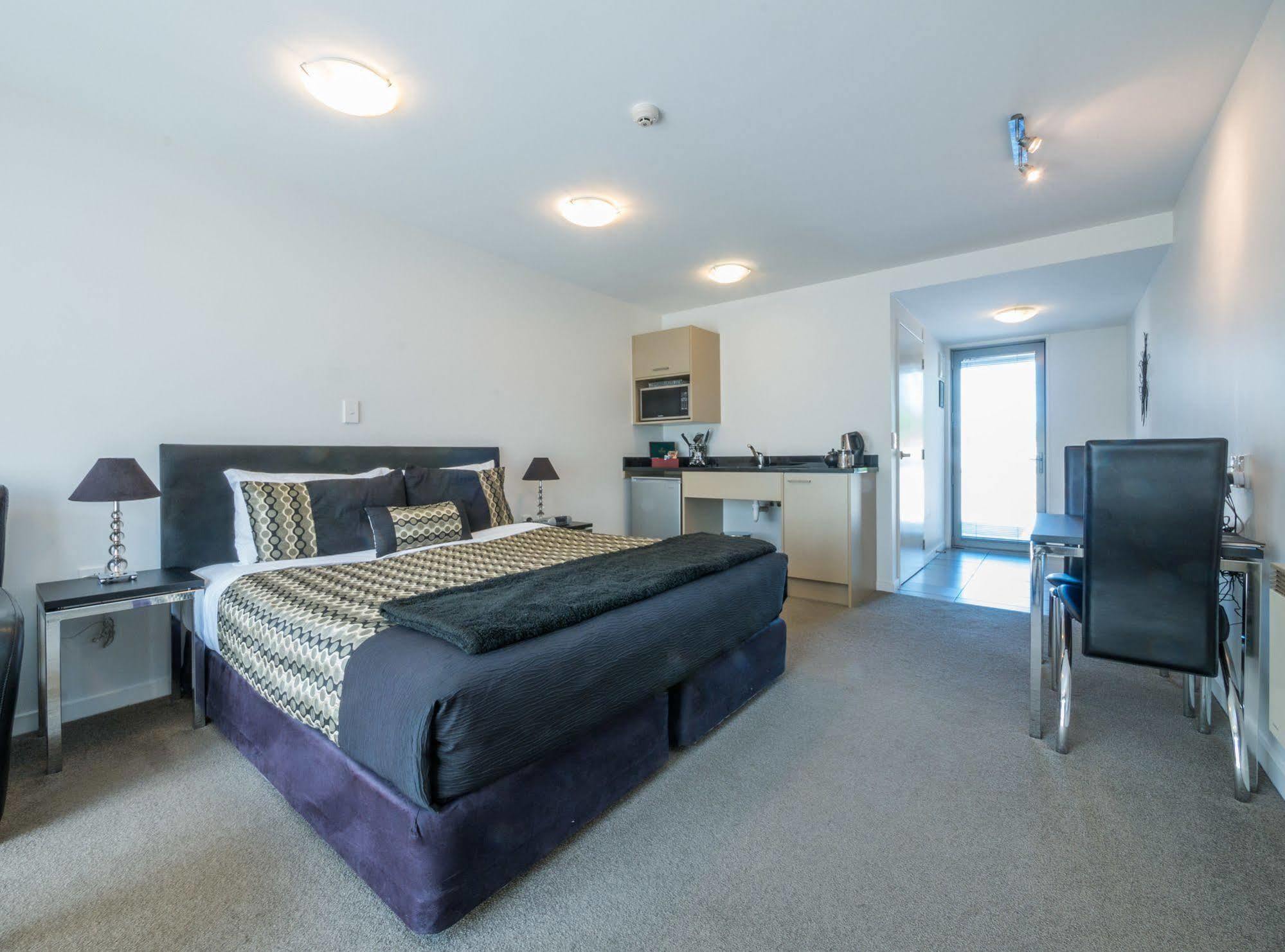 Bellano Motel Suites Christchurch Kültér fotó Studio apartment