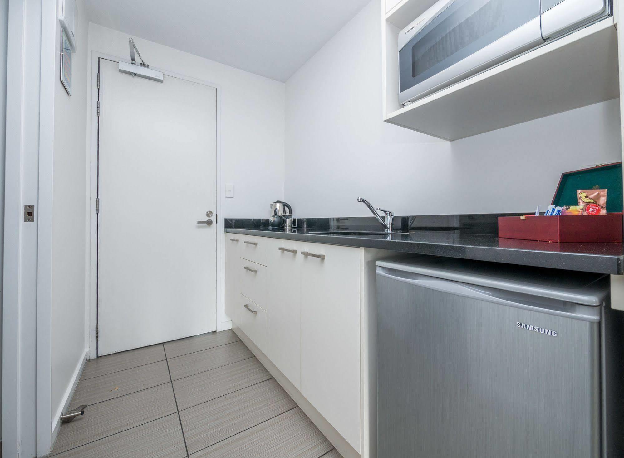 Bellano Motel Suites Christchurch Kültér fotó A kitchenette in a hotel room