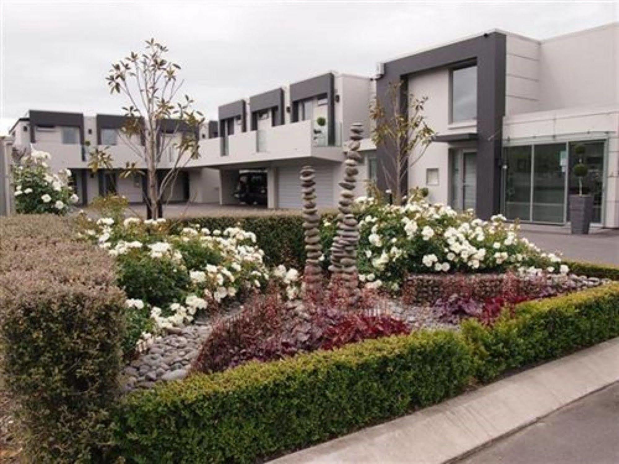Bellano Motel Suites Christchurch Kültér fotó The new library building